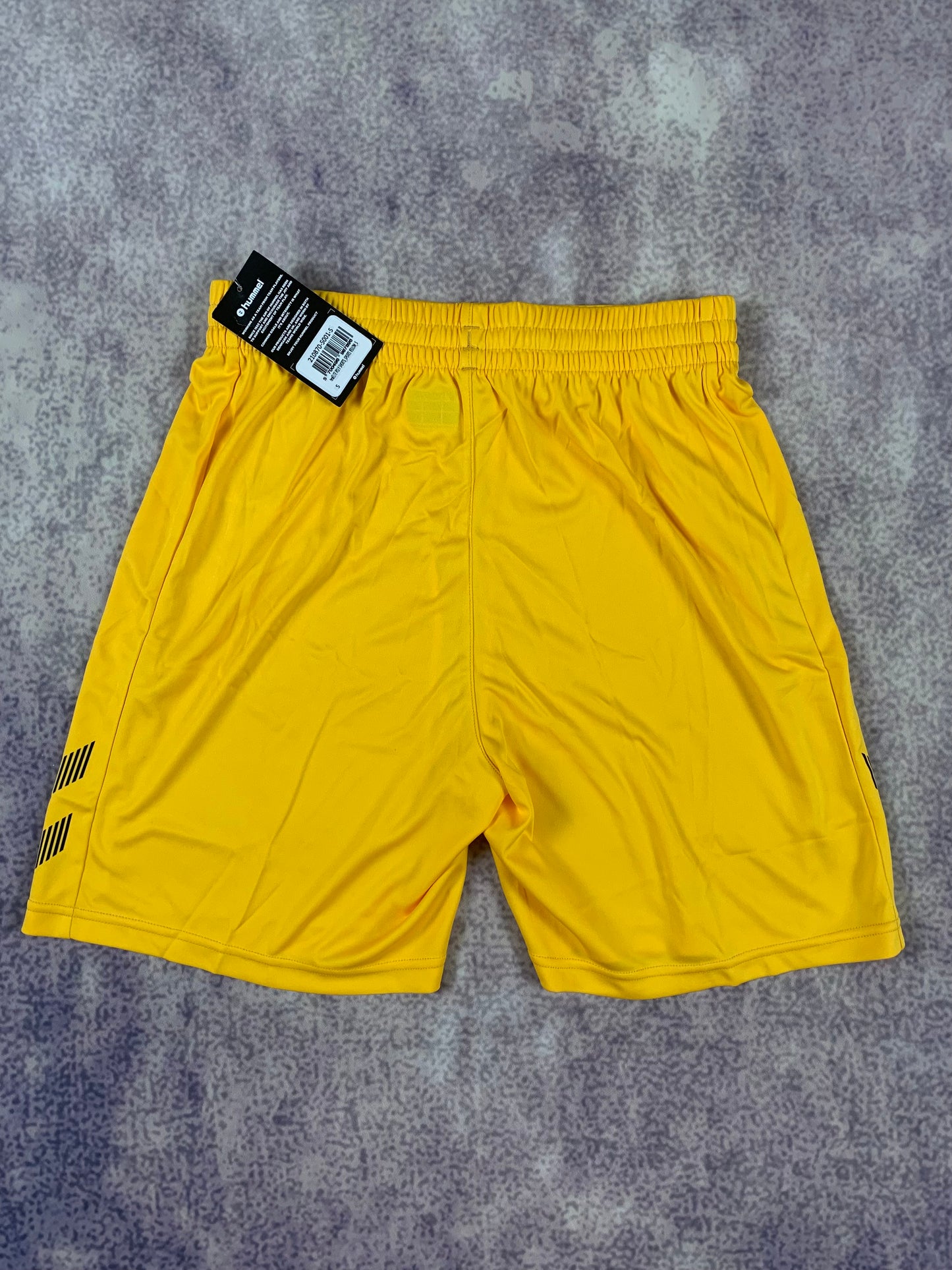 Hummel Shorts in Gelb