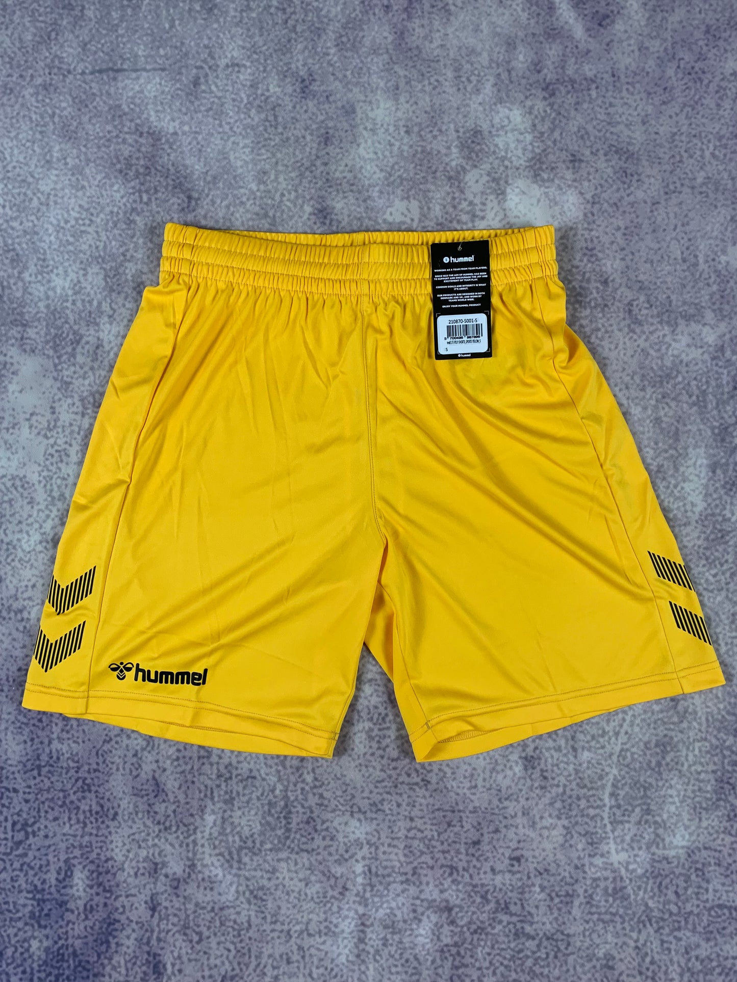 Hummel Shorts in Gelb