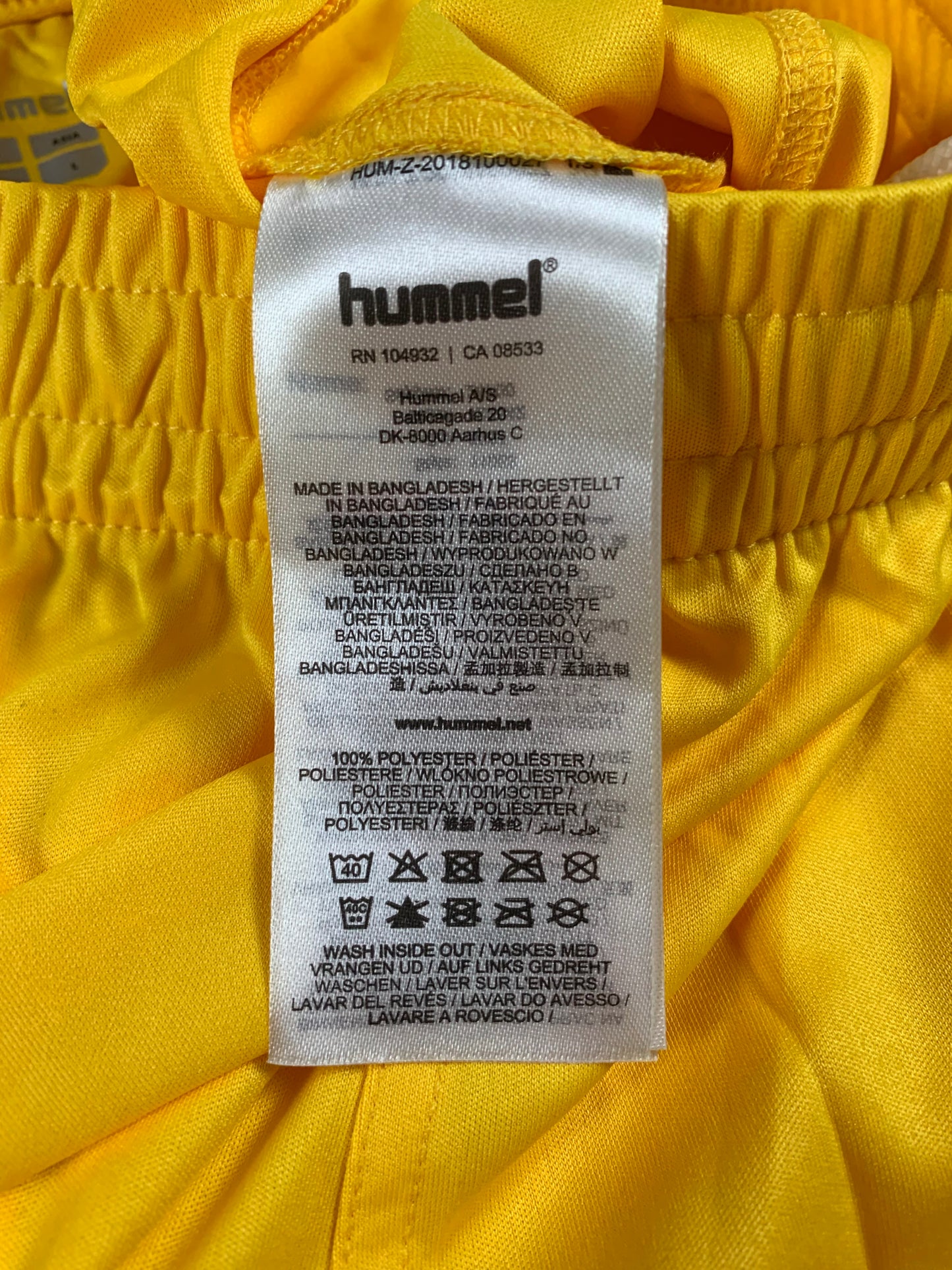Hummel Shorts in Gelb