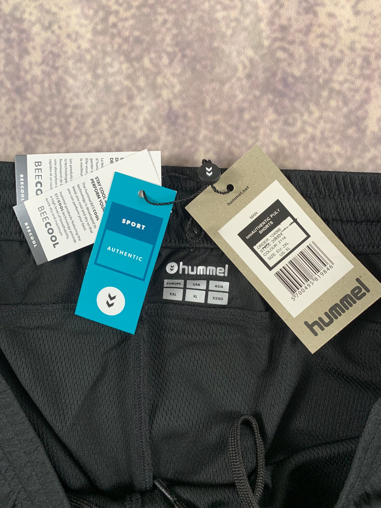 Hummel Shorts in Schwarz