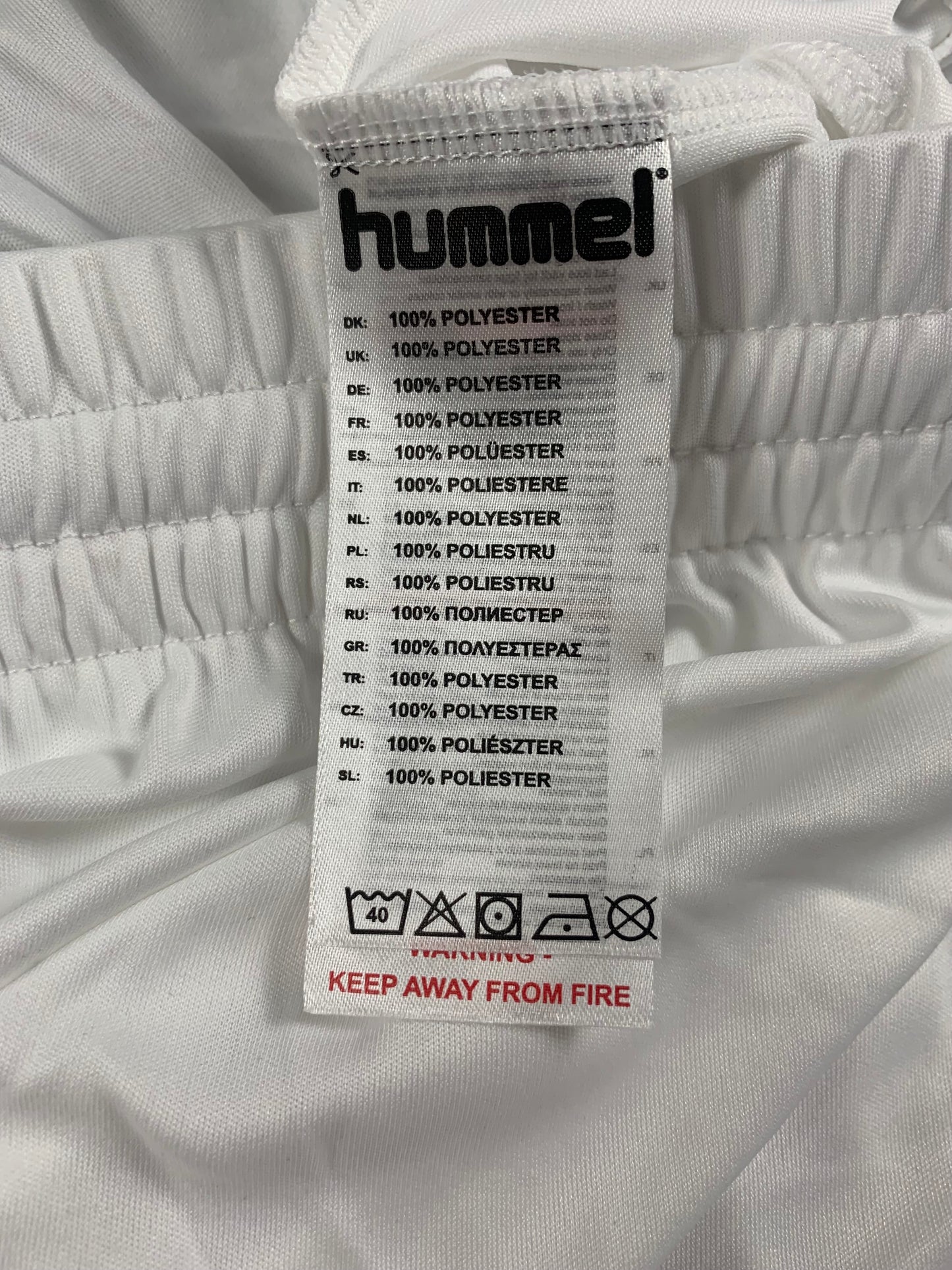 Hummel Shorts in Weiß