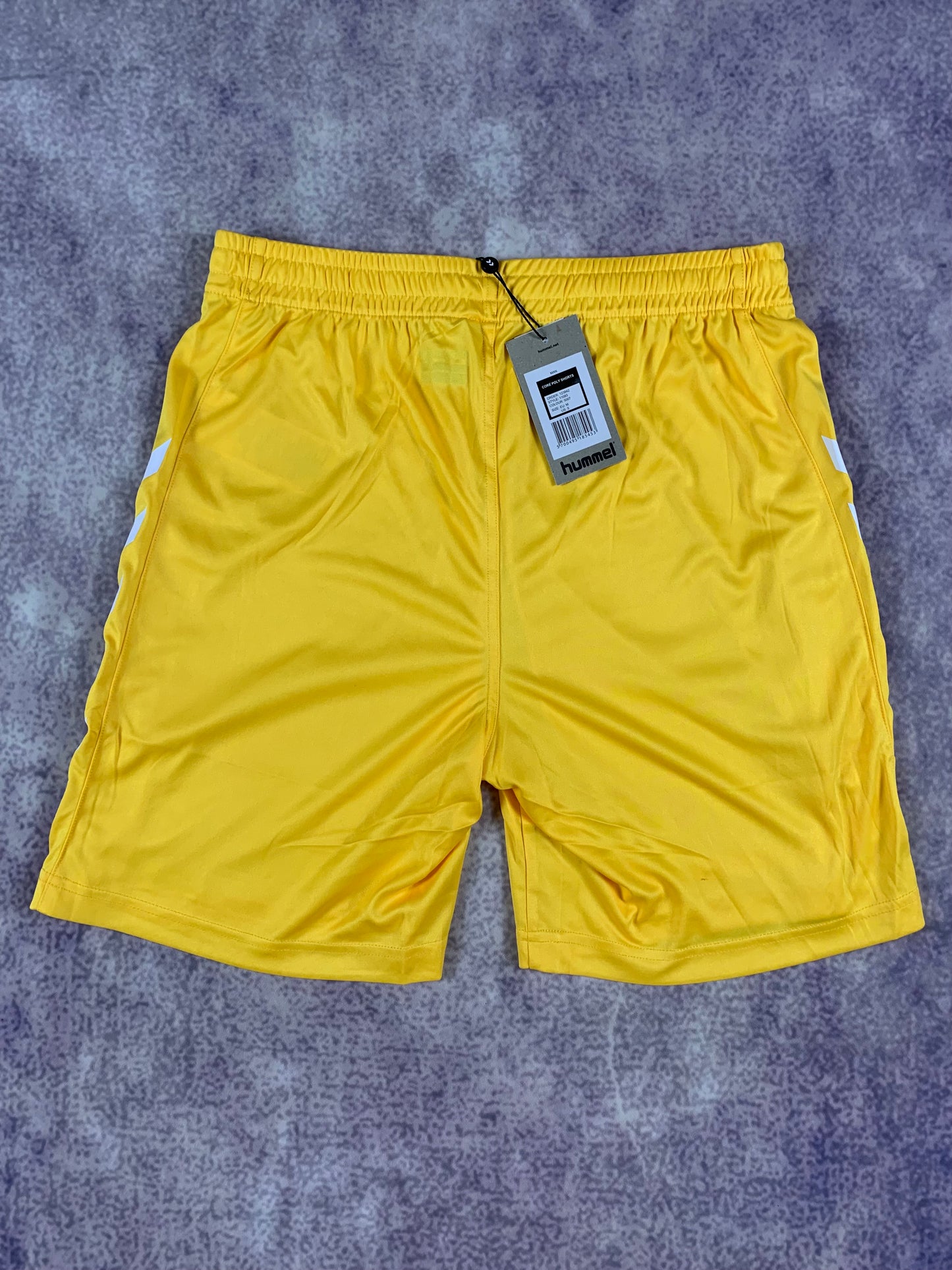 Hummel Shorts in Gelb