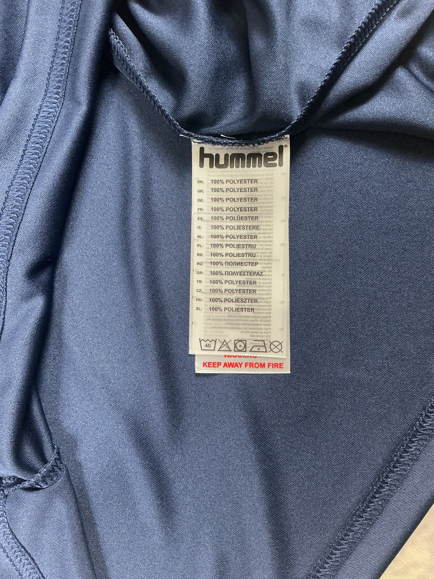 Hummel Trikot in Dunkelblau/Rot