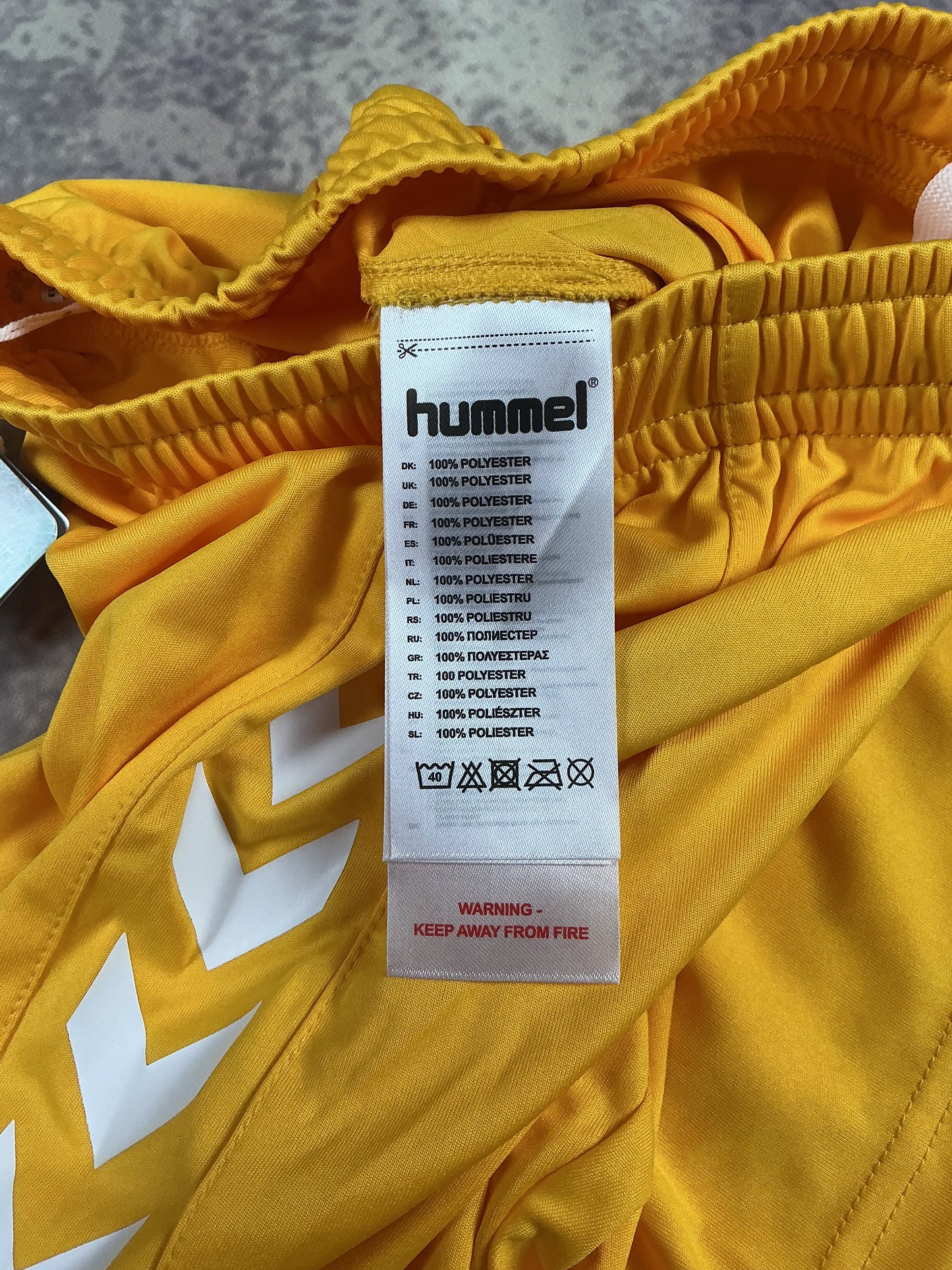 Hummel Kinder-Shorts in Gelb