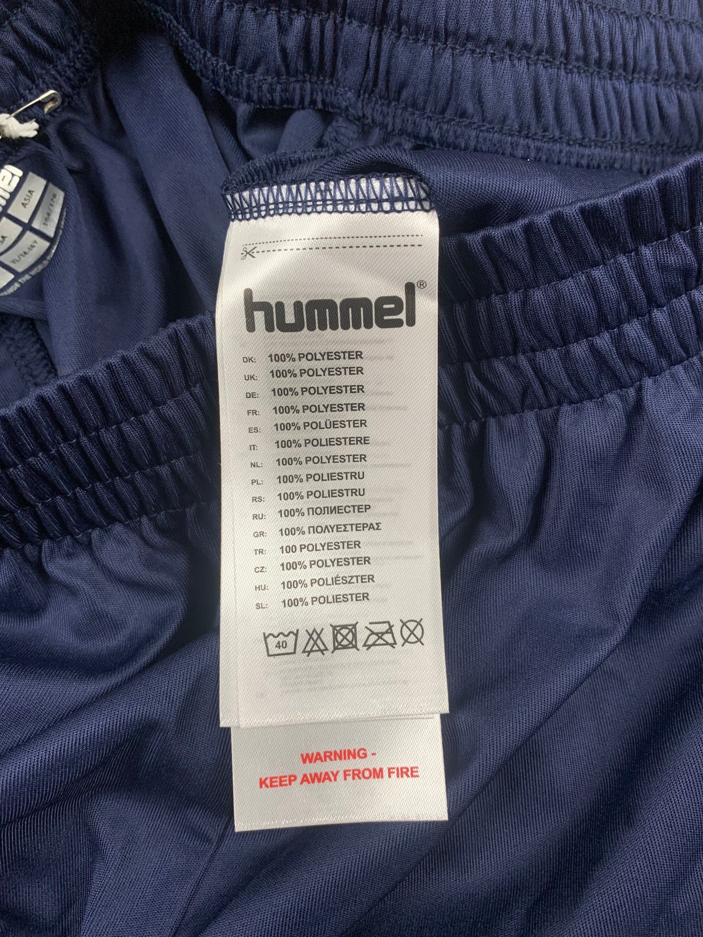 Hummel Kinder-Shorts in Dunkelblau/Weiß