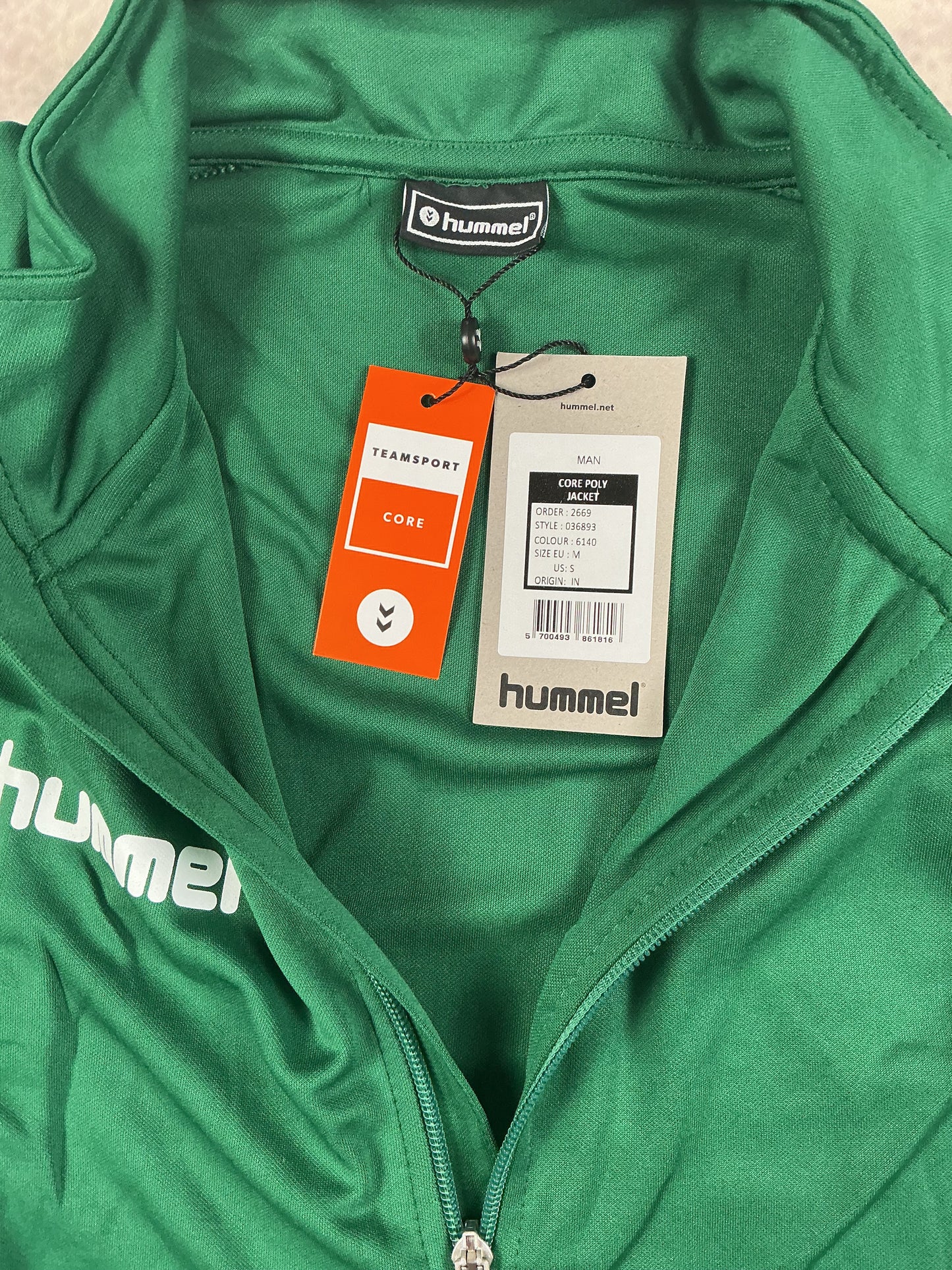 Hummel Sportjacke in Dunkelgrün